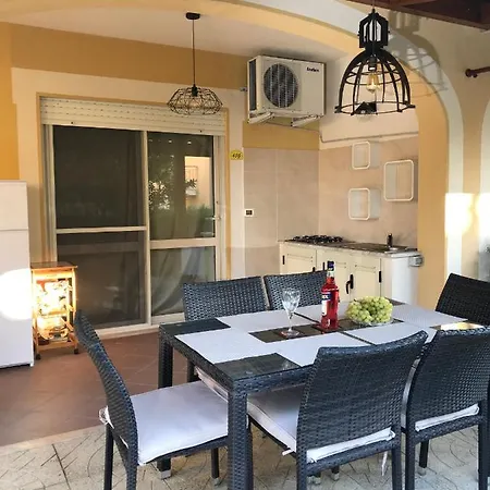 жилье для отдыха Pizzo Beach Club 66g Apartment